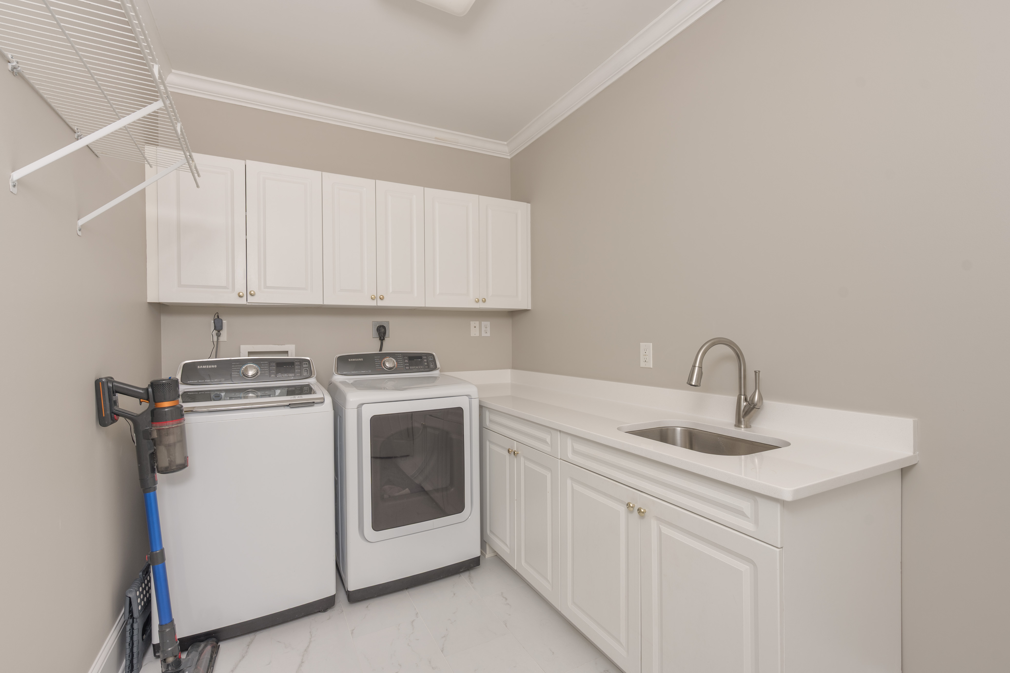 1011 Penfield Way image 38